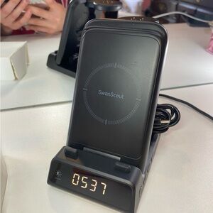 SwanScout Black Charging Station with Clock